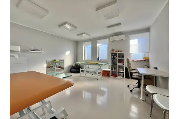 Wrocław, Wrocław-Fabryczna, Leśnica, Średzka, Lokal usługi medyczne - w opcji z salą operacyjną